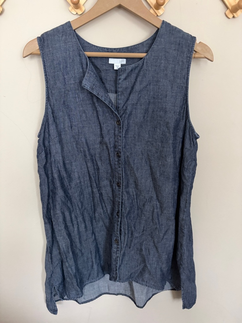 J.Jill Sleeveless Button-Front Chambray Top